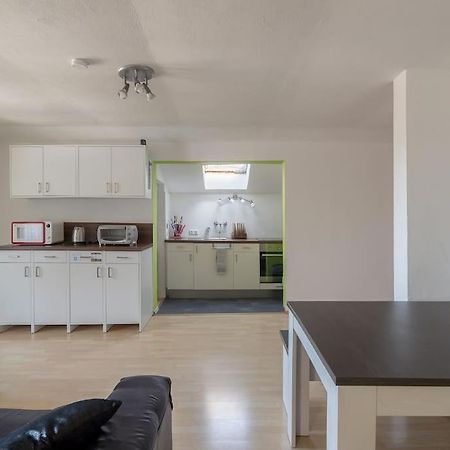 Lovely Spacious 3Room Loft Under Roof-100M2-Touristarea Rauth Εξωτερικό φωτογραφία