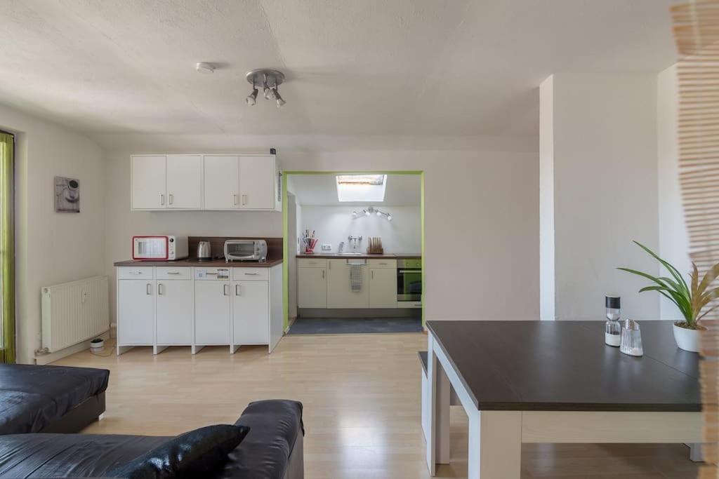Lovely Spacious 3Room Loft Under Roof-100M2-Touristarea Rauth Εξωτερικό φωτογραφία